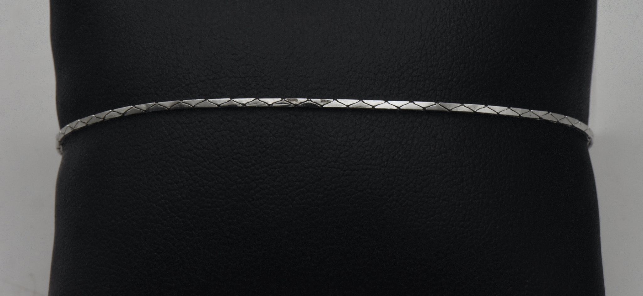 Vintage Silver Tone Metal Cobra Link Bracelet