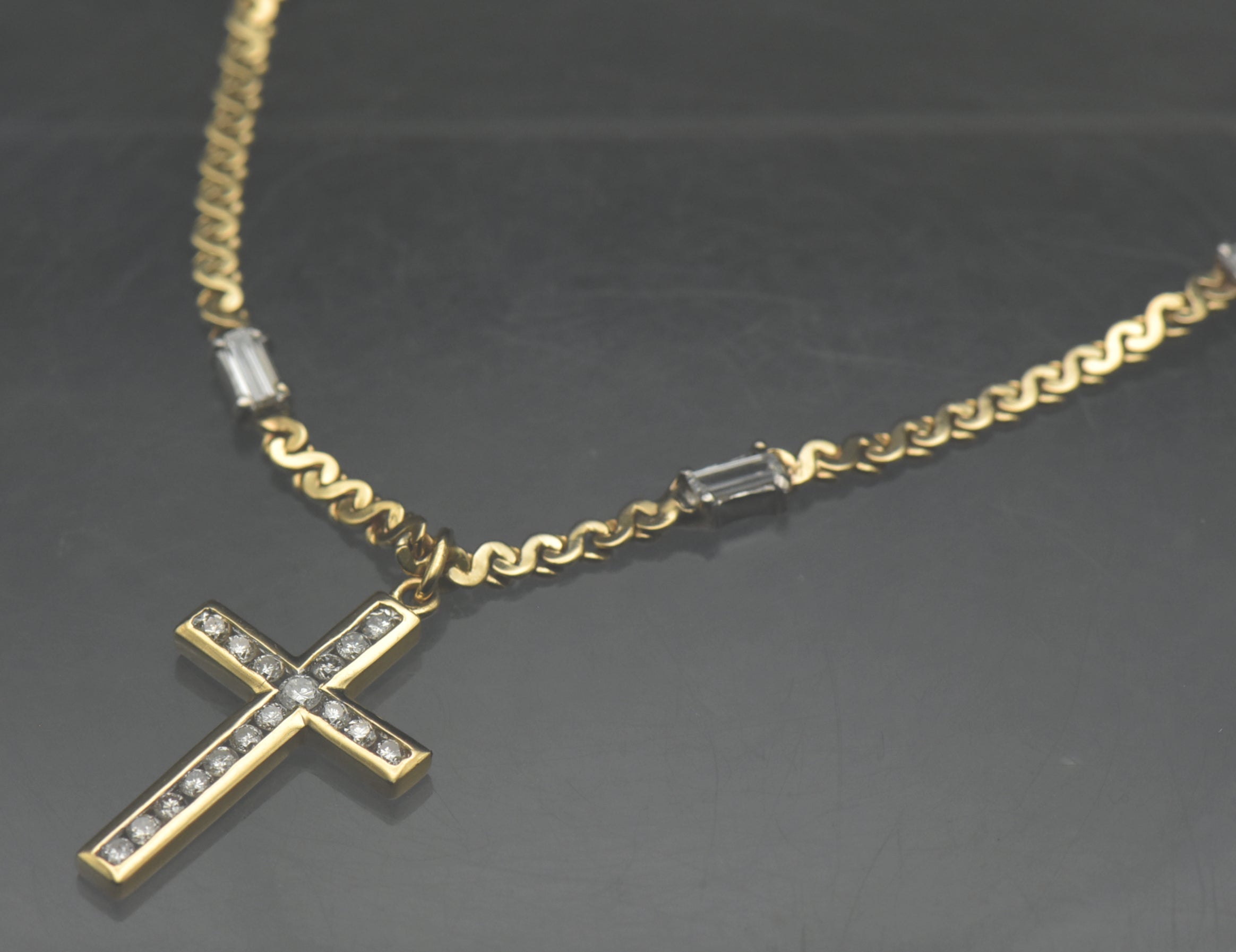 Vintage 14k Gold Diamond Studded Cross Pendant Chain Necklace - 16.75"