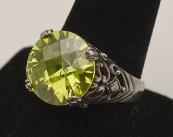 Vintage Sterling Silver Lime Green Cubic Zirconia Ring - Size 9.25