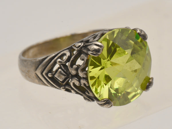 Vintage Sterling Silver Lime Green Cubic Zirconia Ring - Size 9.25