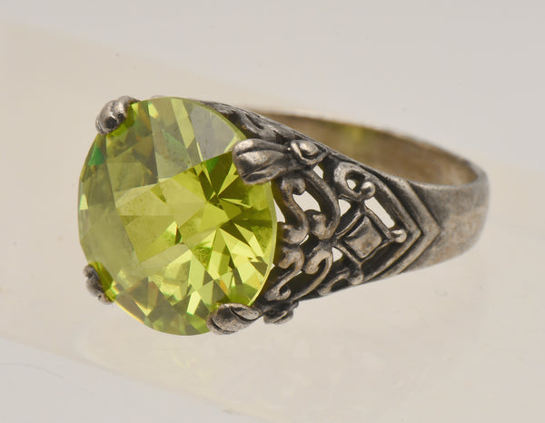 Vintage Sterling Silver Lime Green Cubic Zirconia Ring - Size 9.25