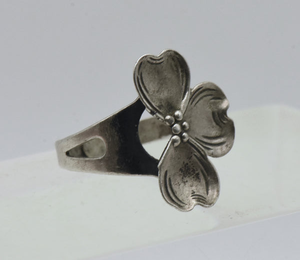 Beau - Vintage Sterling Silver Dogwood Flower Adjustable Size Ring - BROKEN