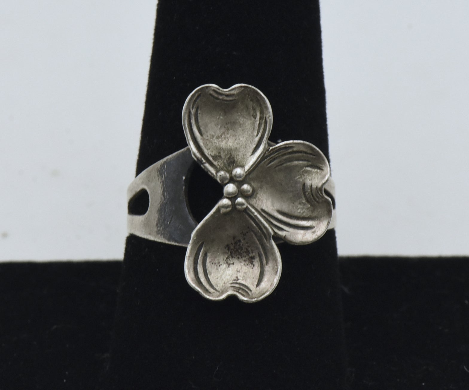 Beau - Vintage Sterling Silver Dogwood Flower Adjustable Size Ring - BROKEN