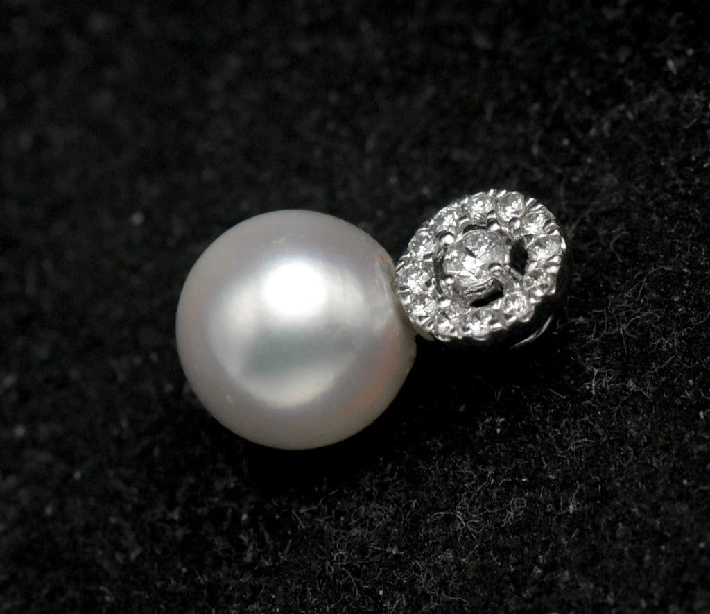 Vintage 18k White Gold Pearl and Diamonds Pendant