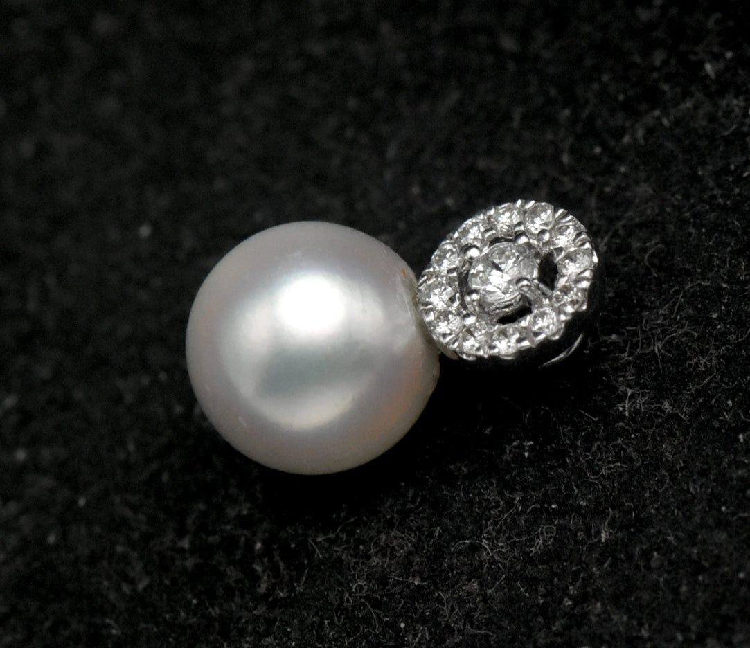 Vintage 18k White Gold Pearl and Diamonds Pendant