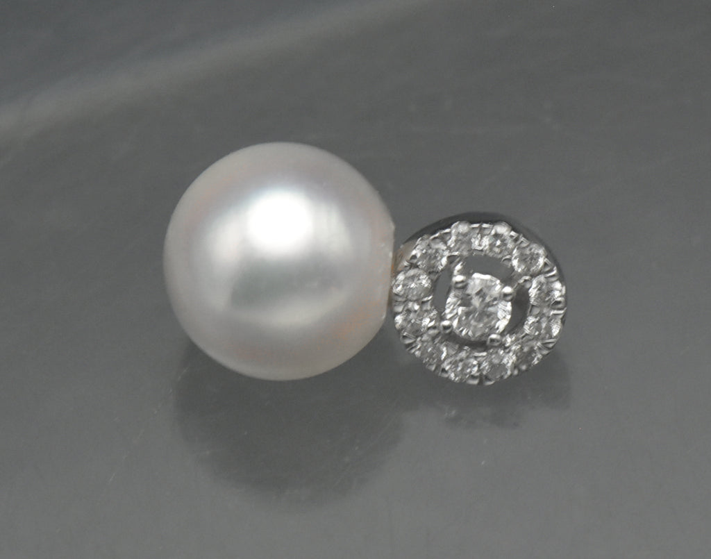 Vintage 18k White Gold Pearl and Diamonds Pendant