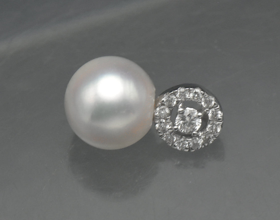 Vintage 18k White Gold Pearl and Diamonds Pendant