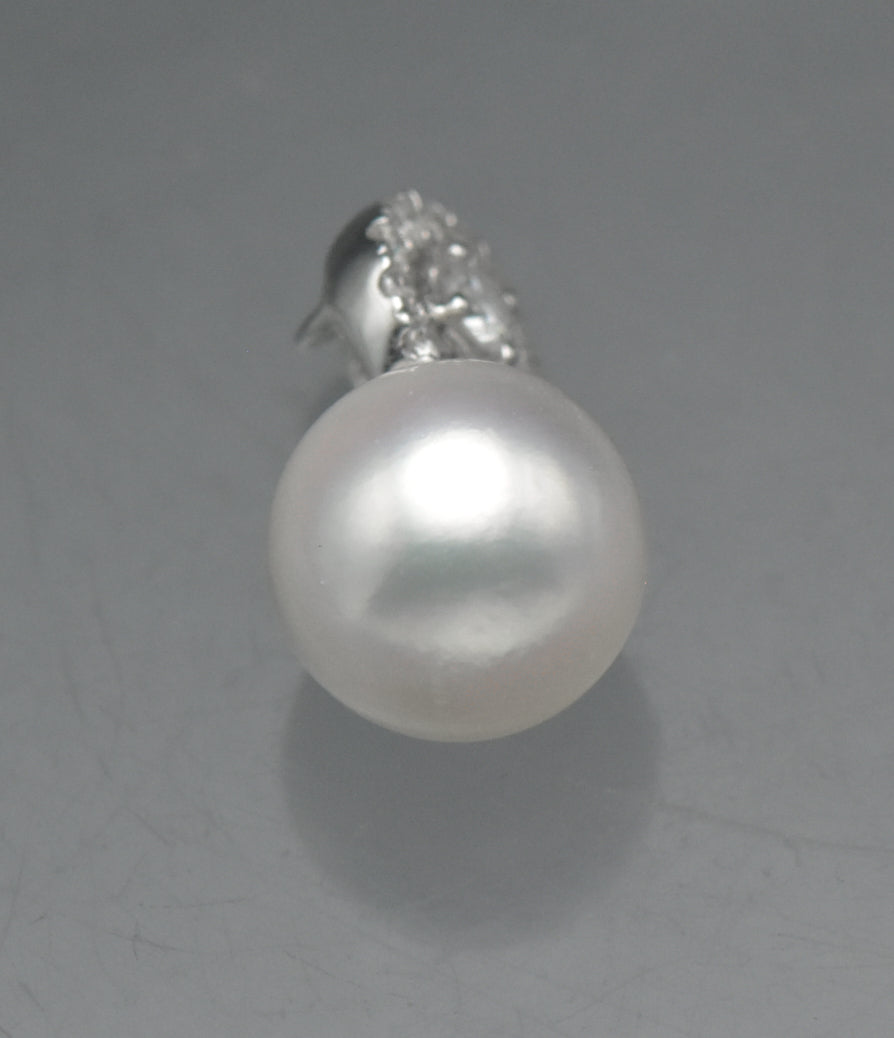 Vintage 18k White Gold Pearl and Diamonds Pendant