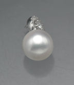 Vintage 18k White Gold Pearl and Diamonds Pendant