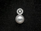 Vintage 18k White Gold Pearl and Diamonds Pendant
