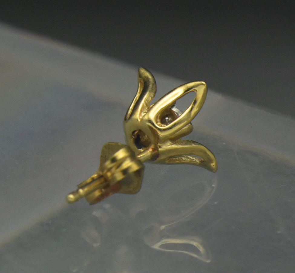 UNMATCHED Vintage 14k Gold and Diamond Floral Stud Earring