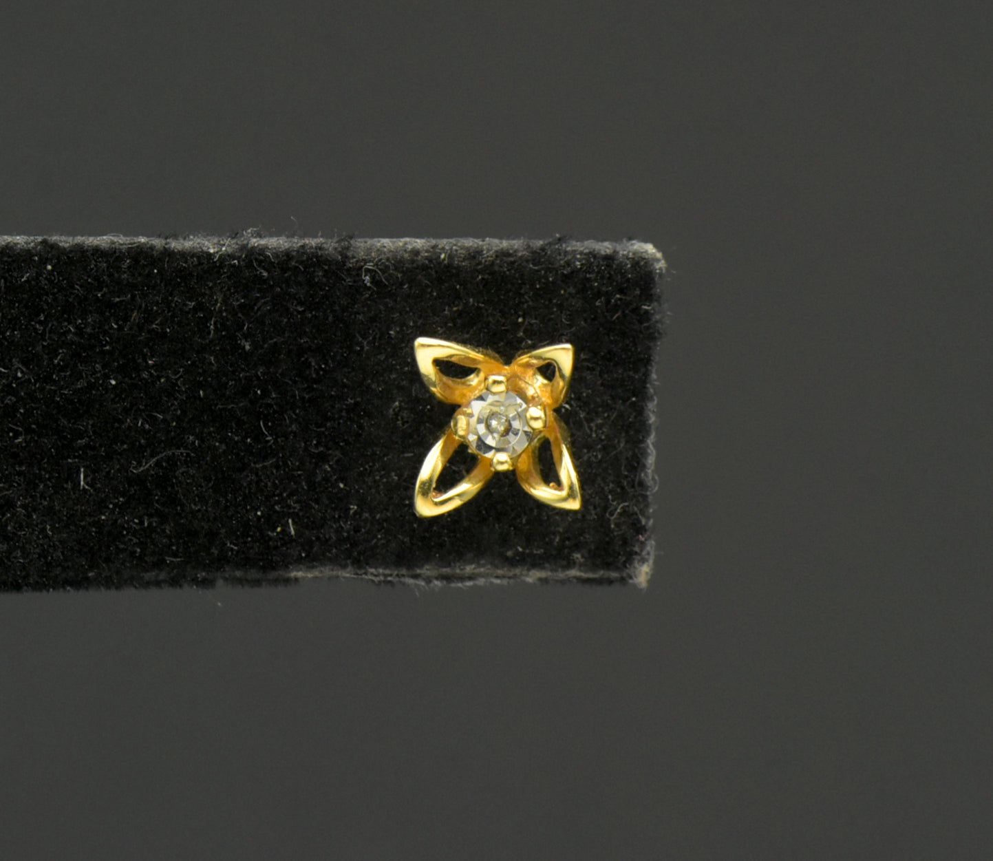 UNMATCHED Vintage 14k Gold and Diamond Floral Stud Earring