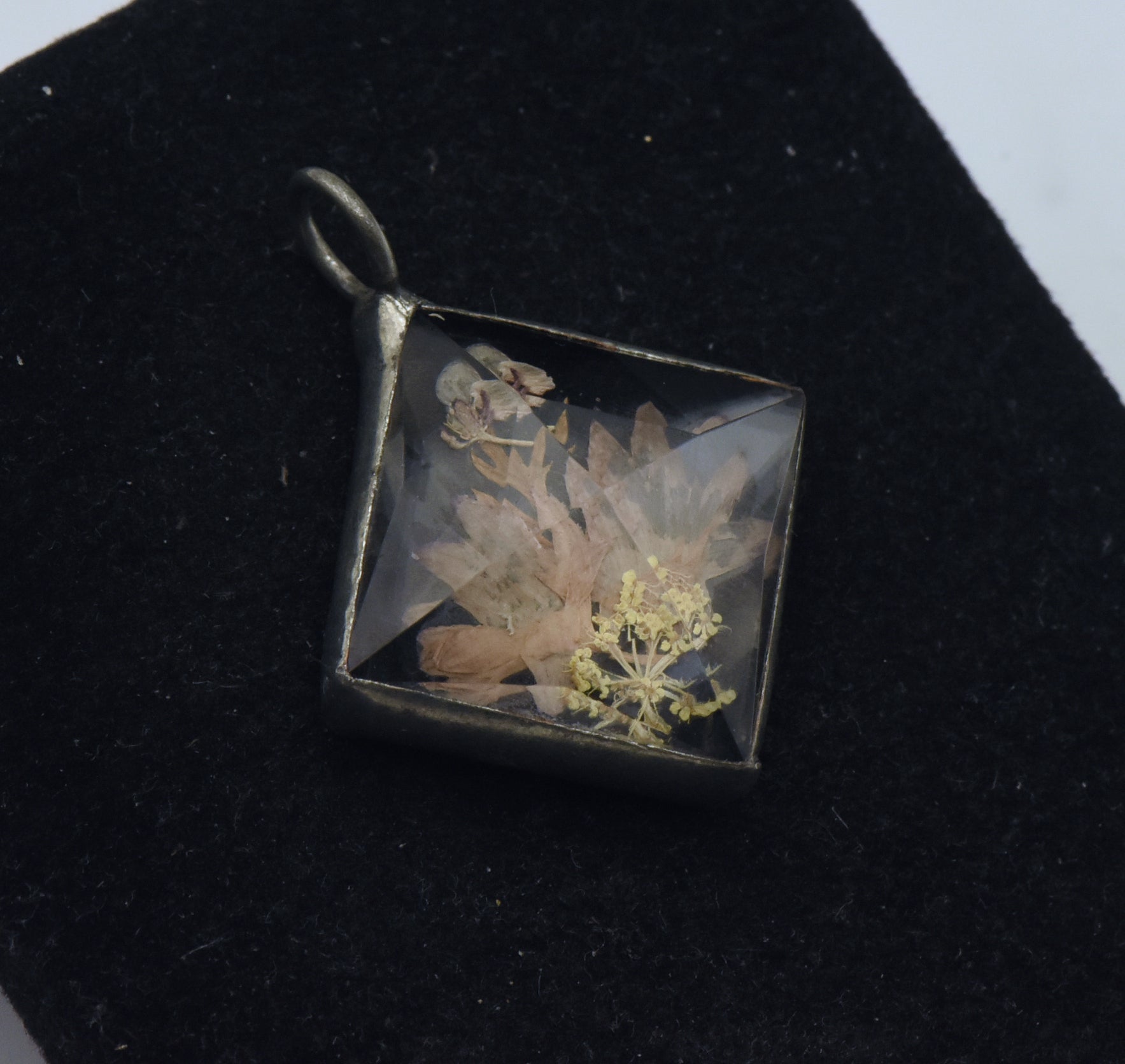 Vintage Dried Flowers Faceted Resin Pendant