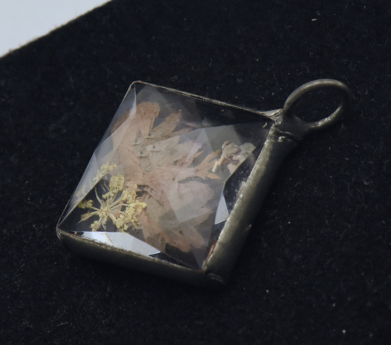 Vintage Dried Flowers Faceted Resin Pendant