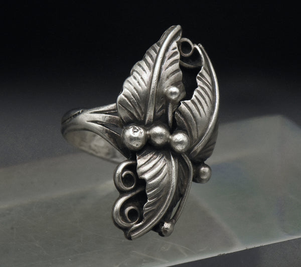 Vintage Handmade Sterling Silver Navajo Foliate Ring - Size 7