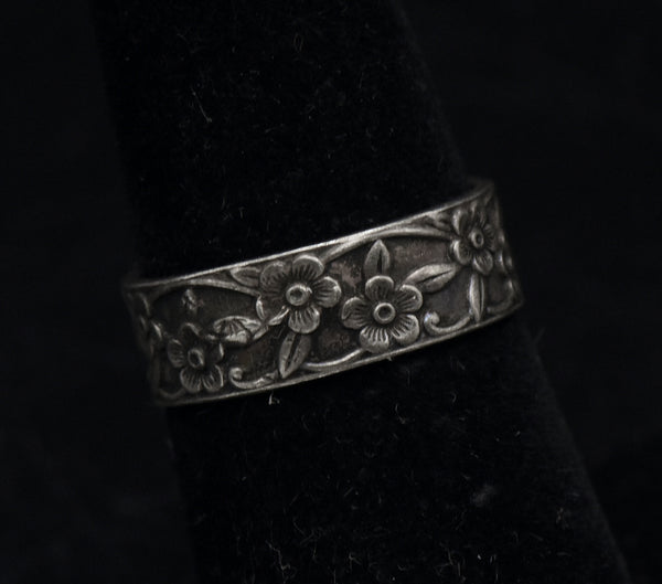 Vintage Sterling Silver Embossed Floral Band - Size 6.25