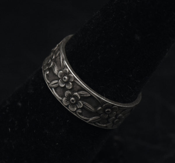 Vintage Sterling Silver Embossed Floral Band - Size 6.25