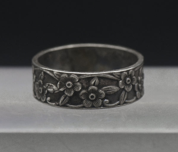 Vintage Sterling Silver Embossed Floral Band - Size 6.25