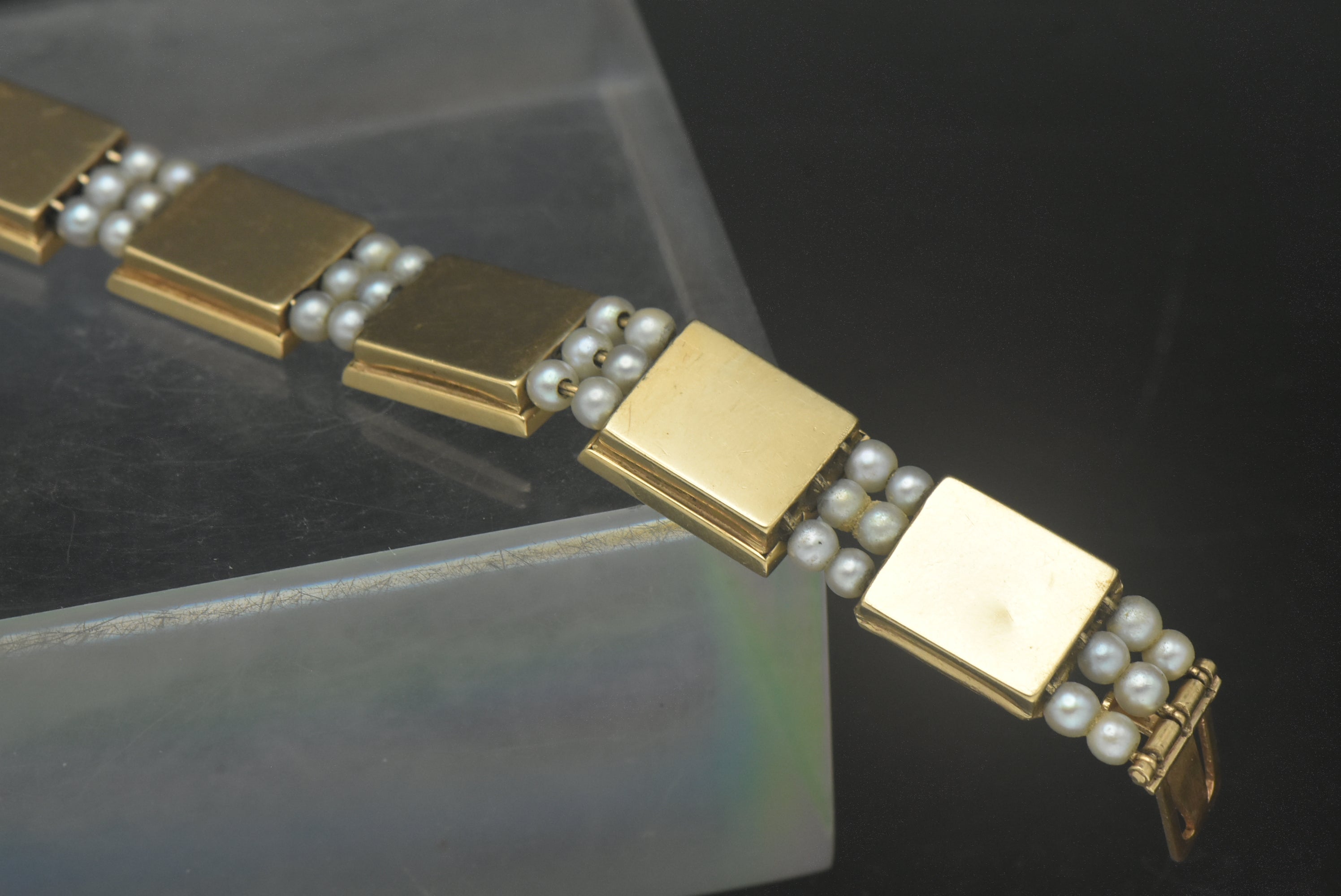 Handmade 14K Gold Link Bracelet with Hand-Carved Glass and Cultured Pearls - 7"