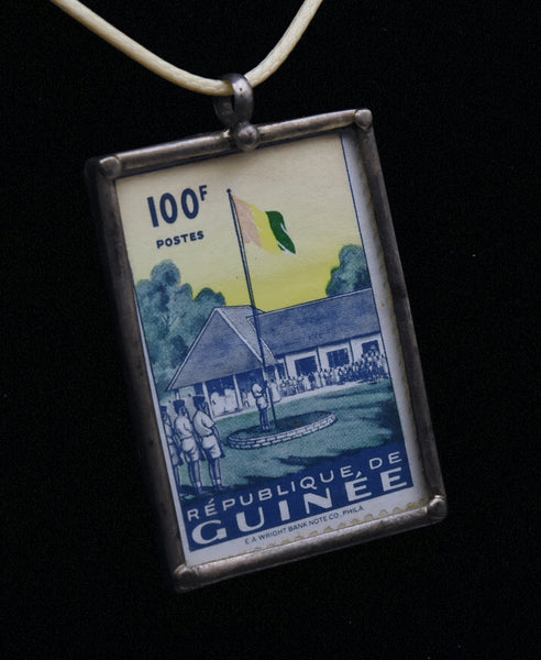 Vintage République de Guinée Stamp Sterling Silver Pendant Necklace