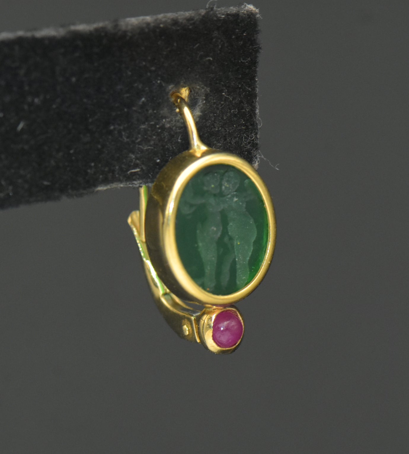 UNMATCHED Vintage 14k Gold Intaglio Glass and Ruby Earring