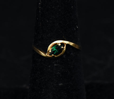 Vintage 10K Gold and Imitation Emerald Ring - Size 6