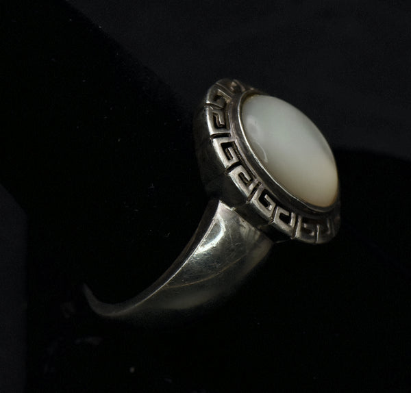 Vintage Sterling Silver Mother of Pearl Ring - Size 9