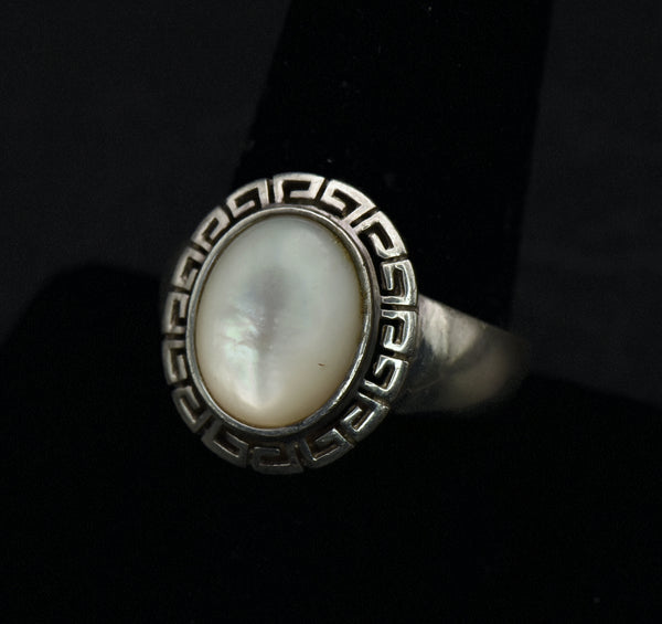 Vintage Sterling Silver Mother of Pearl Ring - Size 9