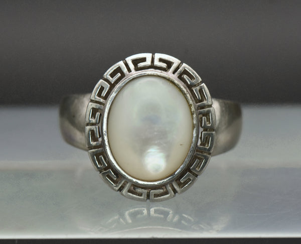 Vintage Sterling Silver Mother of Pearl Ring - Size 9