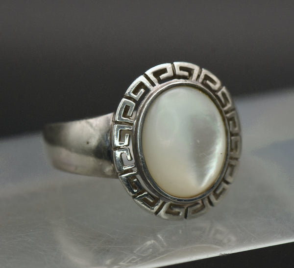 Vintage Sterling Silver Mother of Pearl Ring - Size 9