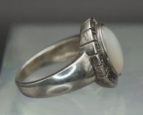 Vintage Sterling Silver Mother of Pearl Ring - Size 9