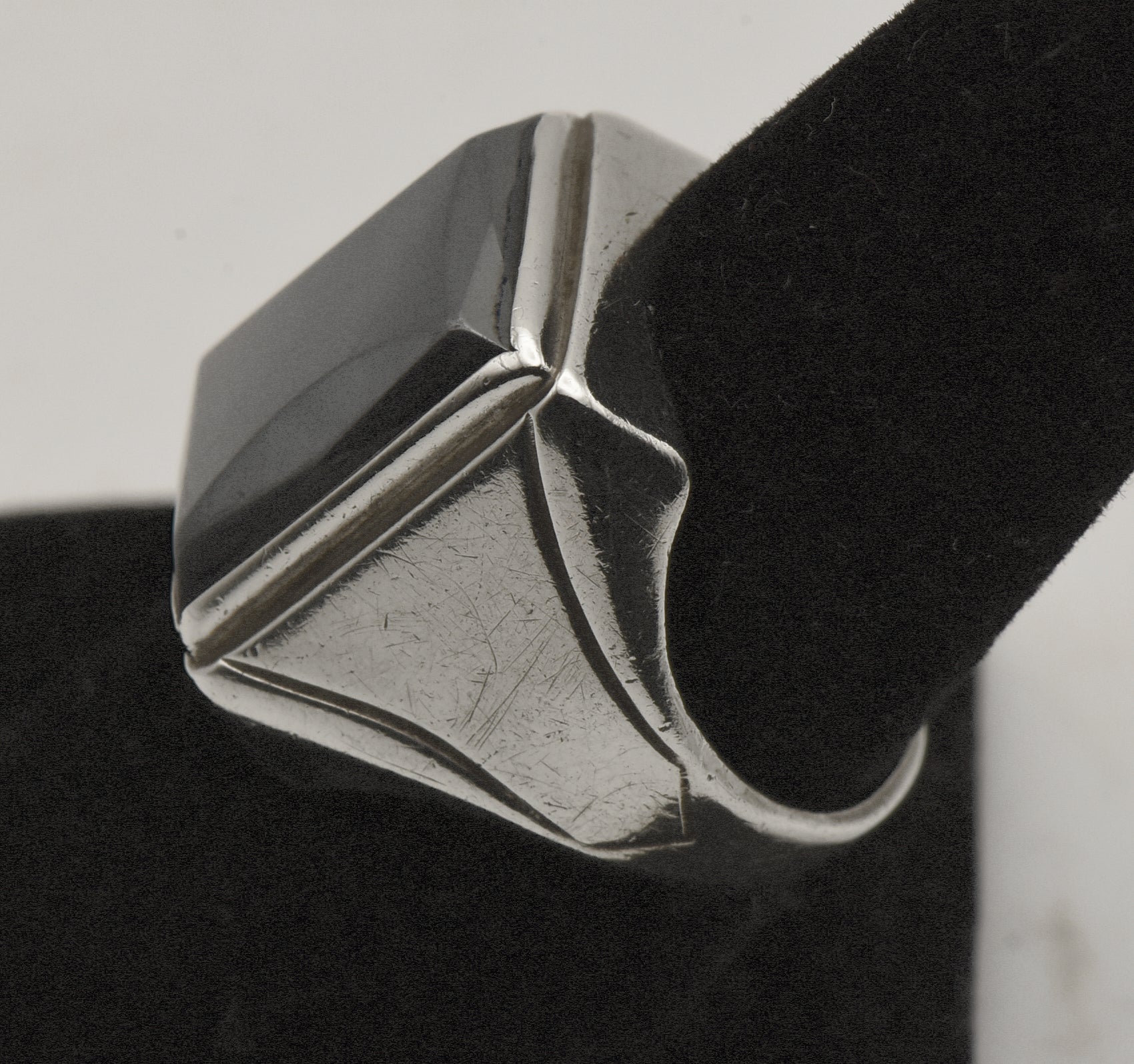 Uncas - Vintage Hematite Sterling Silver Ring - Size 7.5