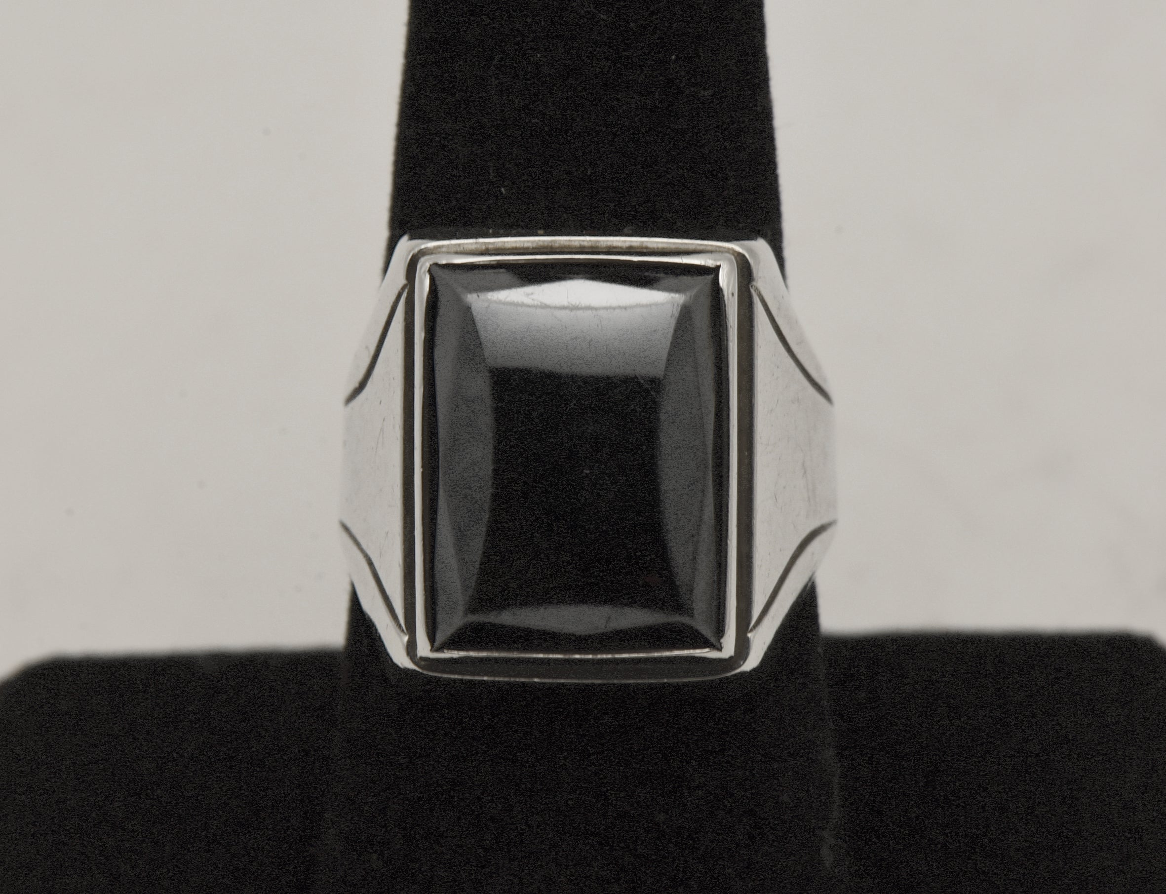 Uncas - Vintage Hematite Sterling Silver Ring - Size 7.5