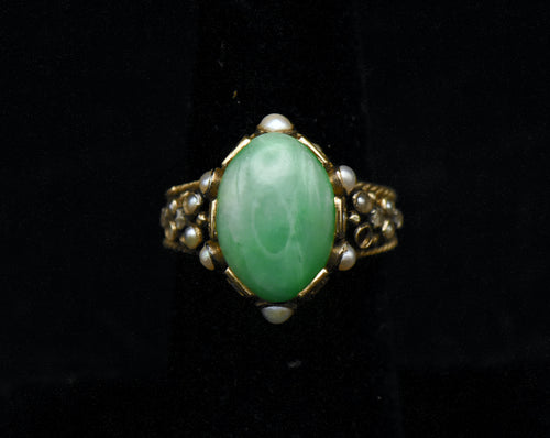 Gorgeous handmade vintage 18k gold ring, set with a lovely oval cabochon of jade, accented with bezel set pearls of various sizes, as well as rose cut diamonds.