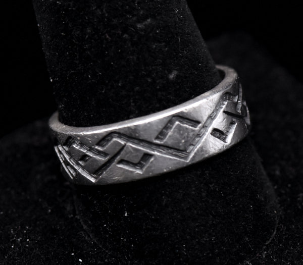 Vintage Sterling Silver Engraved Design Band - Size 11