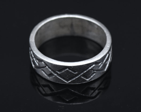 Vintage Sterling Silver Engraved Design Band - Size 11