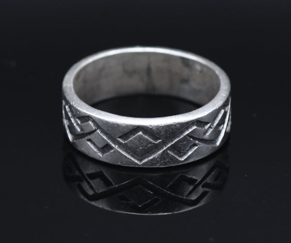 Vintage Sterling Silver Engraved Design Band - Size 11