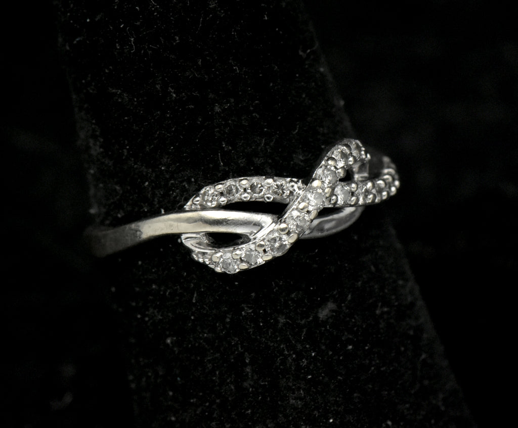 Vintage 10k White Gold with Diamonds Ring - Size 7