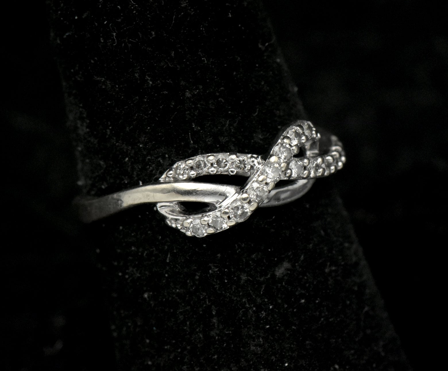 Vintage 10k White Gold with Diamonds Ring - Size 7