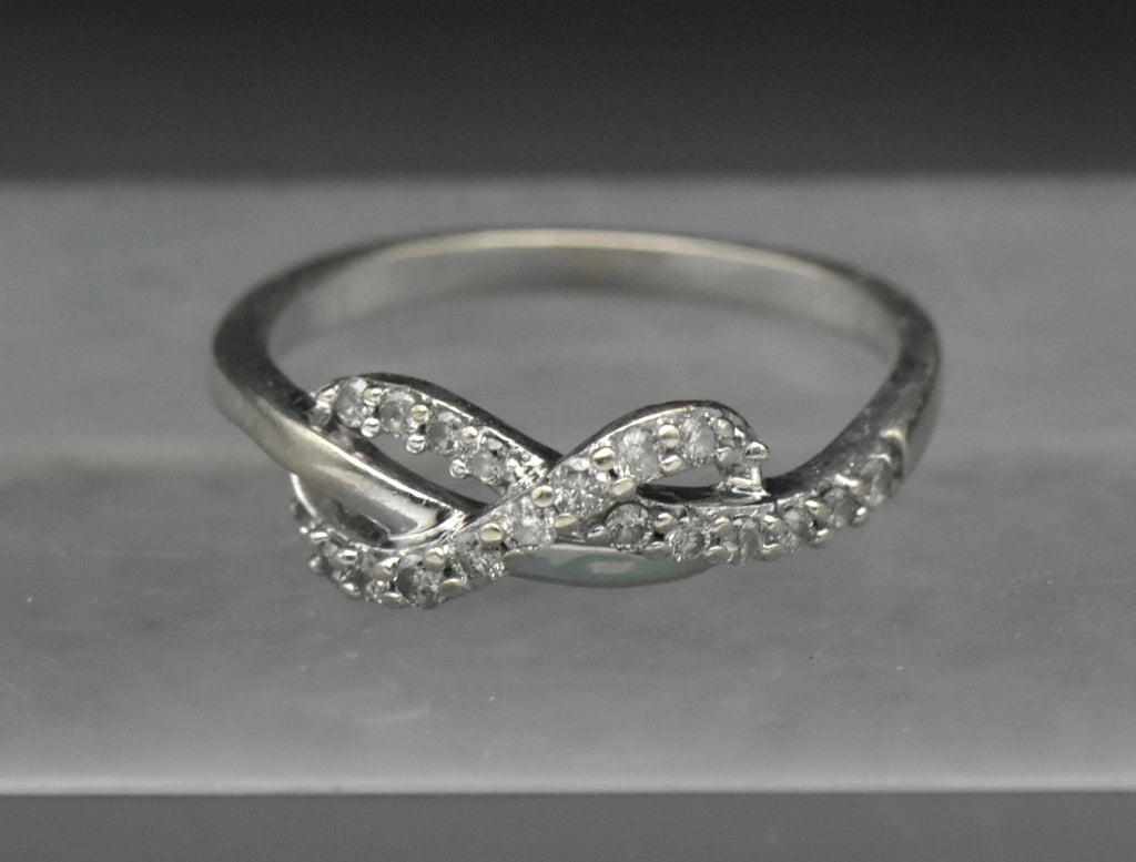 Vintage 10k White Gold with Diamonds Ring - Size 7