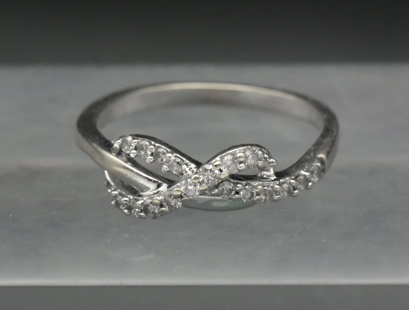 Vintage 10k White Gold with Diamonds Ring - Size 7