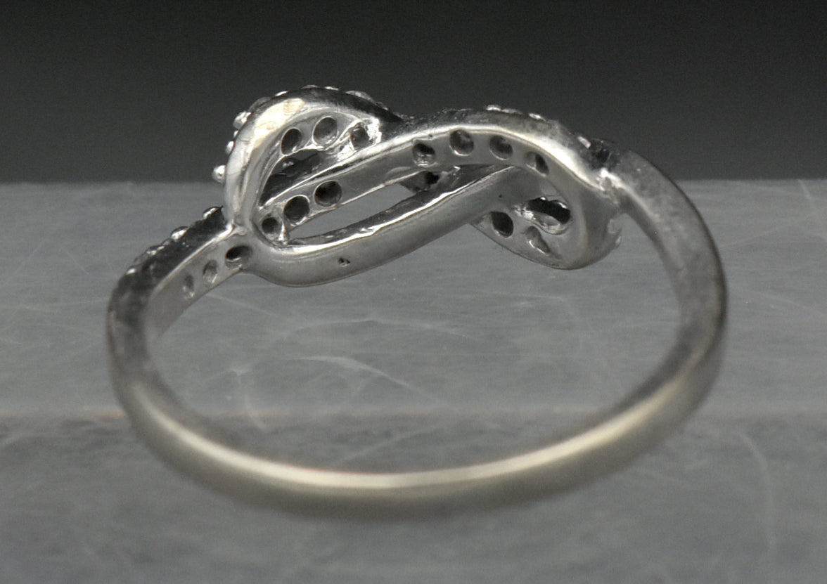 Vintage 10k White Gold with Diamonds Ring - Size 7