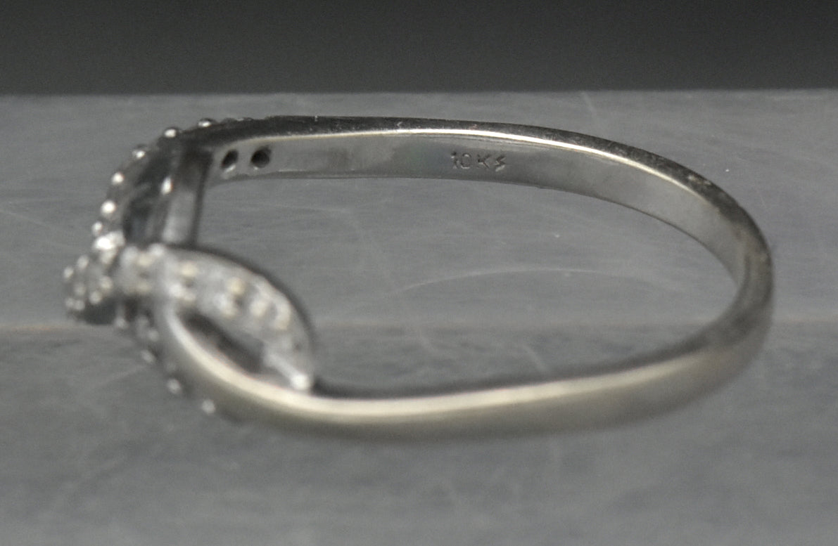 Vintage 10k White Gold with Diamonds Ring - Size 7