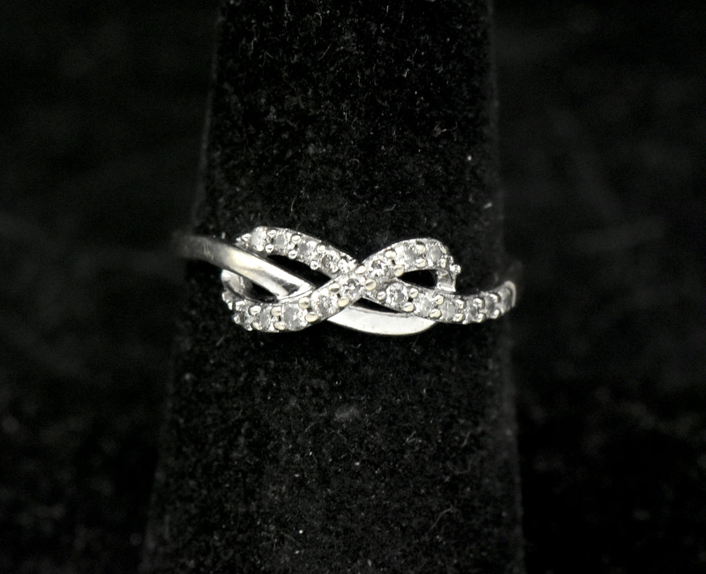Vintage 10k White Gold with Diamonds Ring - Size 7