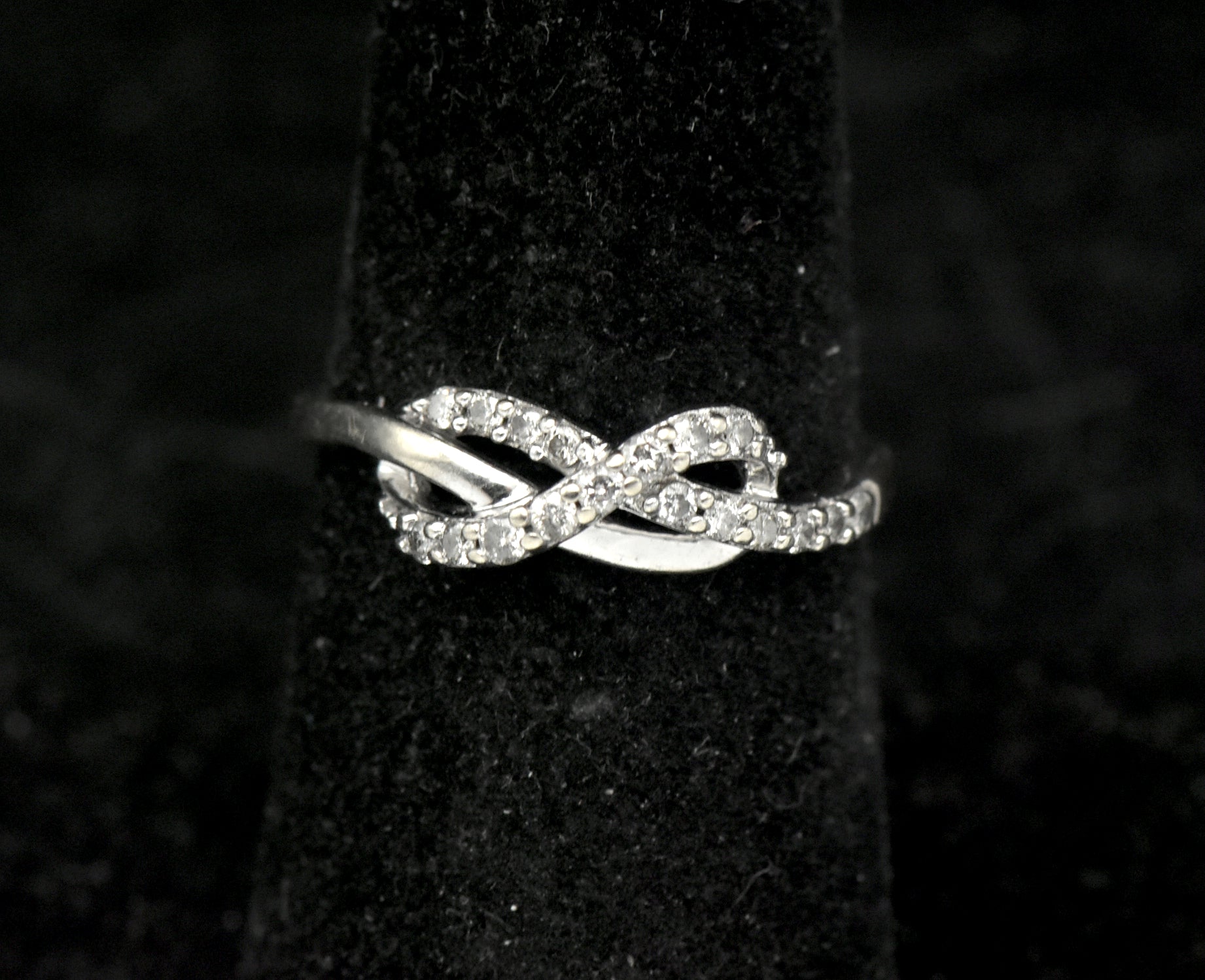 Vintage 10k White Gold with Diamonds Ring - Size 7