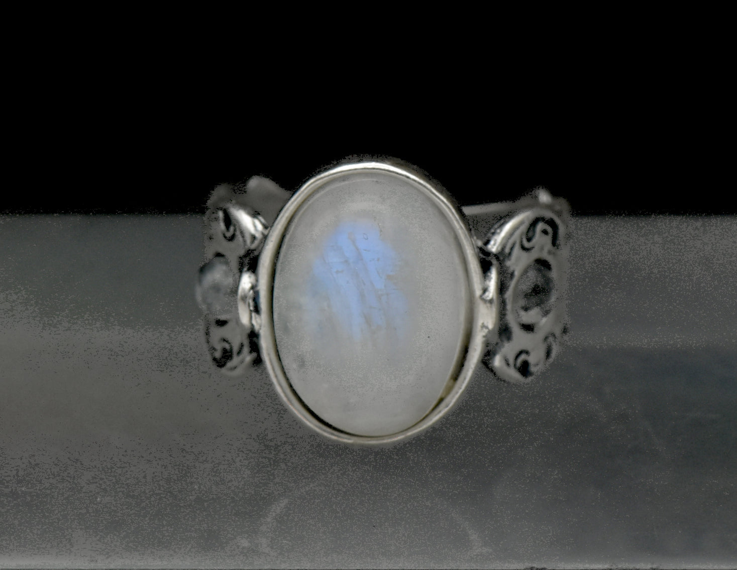 Vintage Sterling Silver Moonstone Ring - Size 7