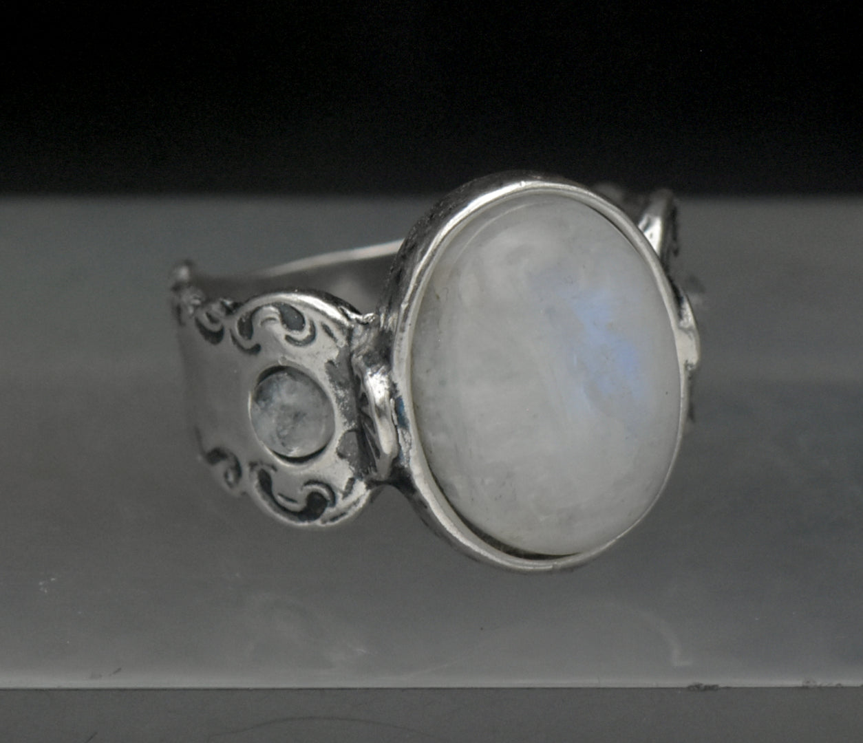 Vintage Sterling Silver Moonstone Ring - Size 7