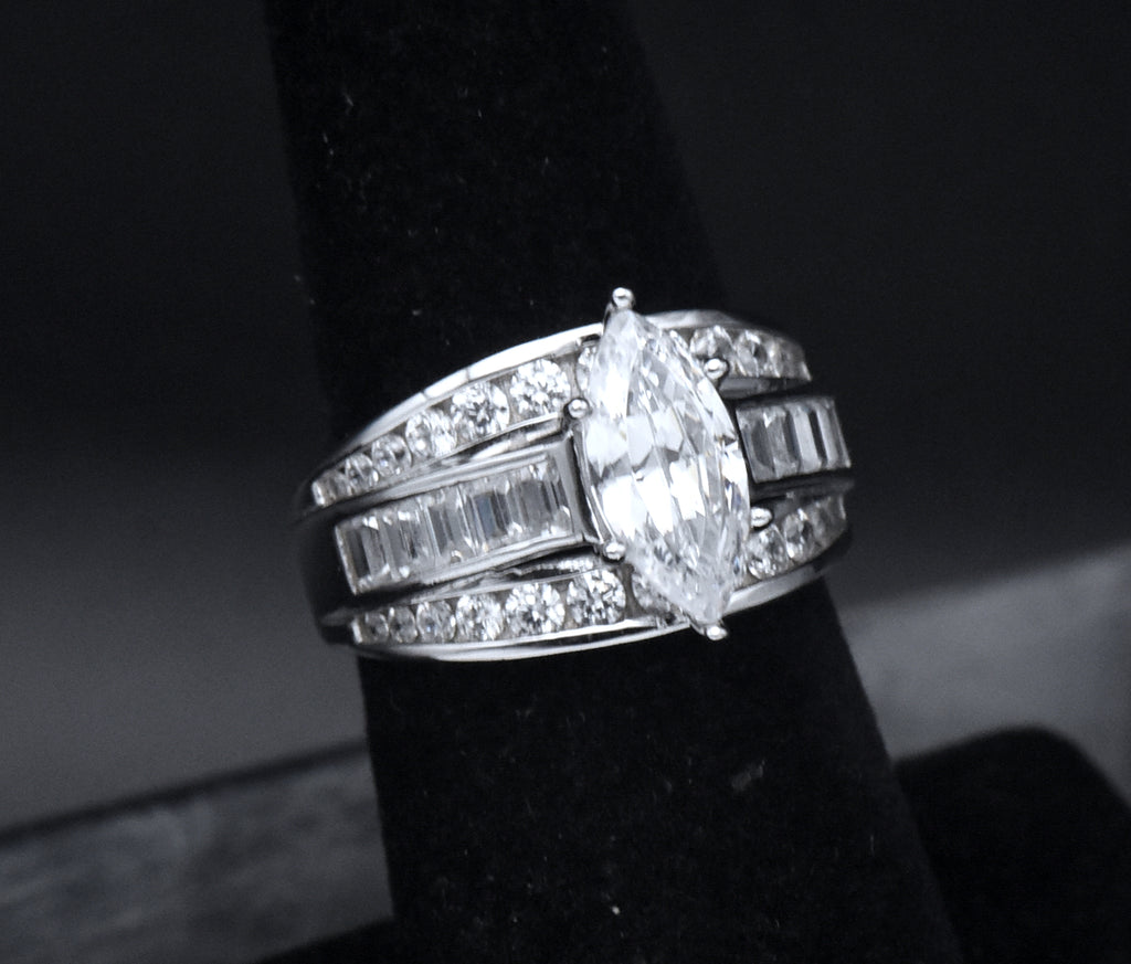 Stunning Sterling Silver Cubic Zirconia Ring - Size 6.25