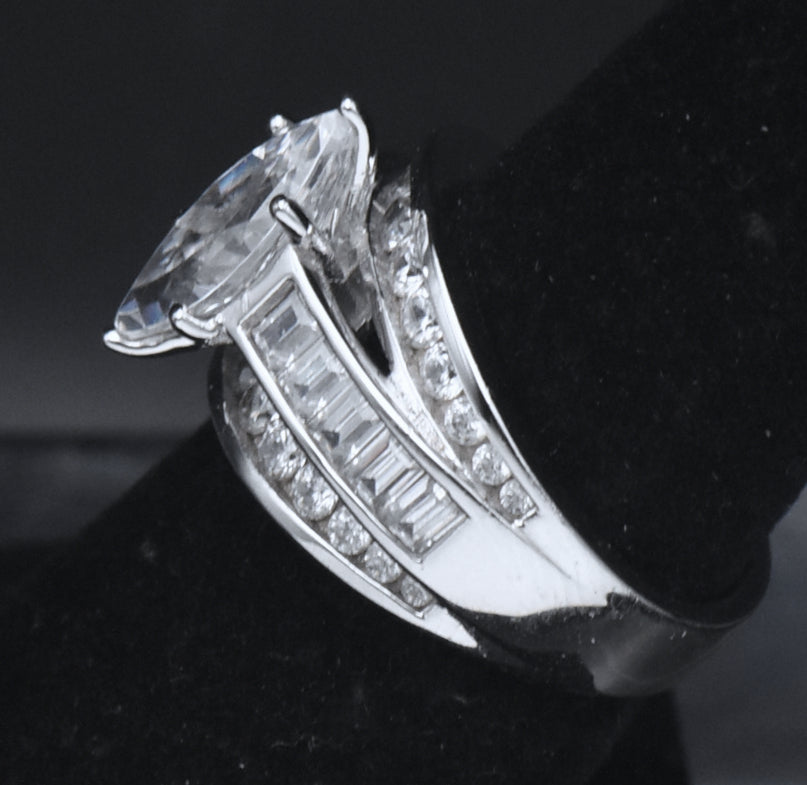 Stunning Sterling Silver Cubic Zirconia Ring - Size 6.25