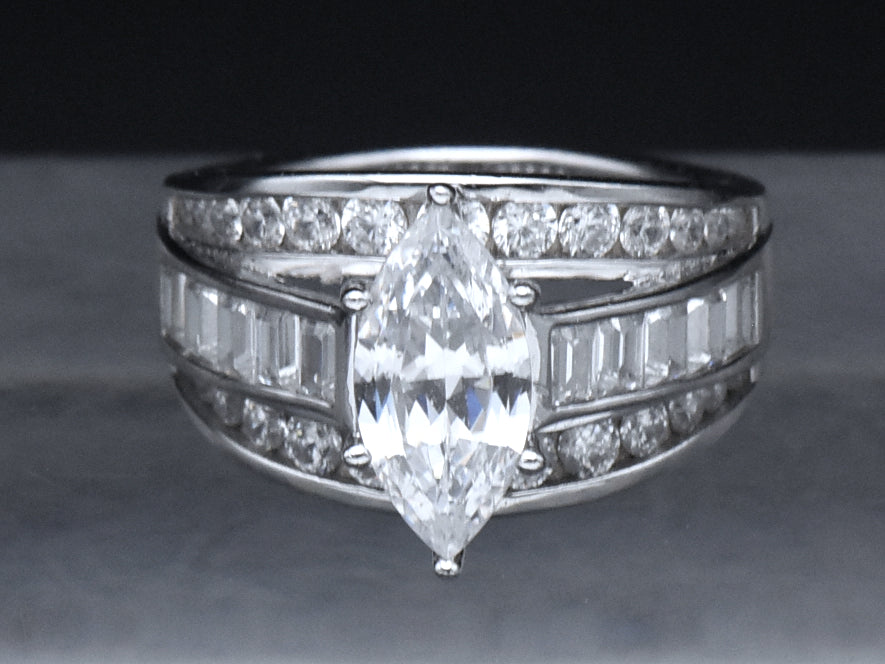 Stunning Sterling Silver Cubic Zirconia Ring - Size 6.25